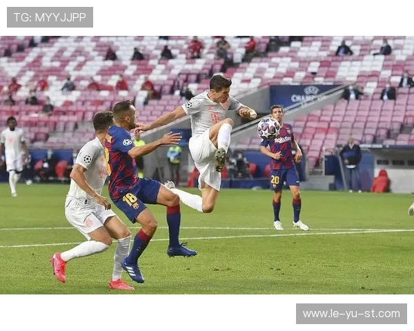 阿森西奥巧妙射门引全场欢呼，展现顶级球员风采